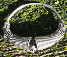 Load image into Gallery viewer, Silver-wire torque, neckring
