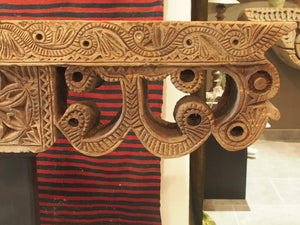 Wooden capital of a column, mounted as a console