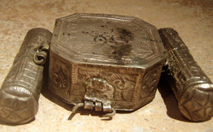 Triple amulet container